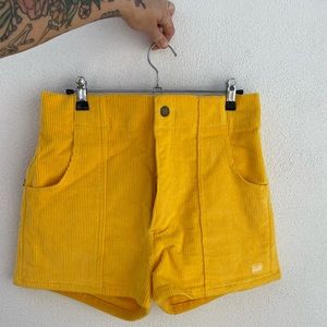 HAMMIES SHORTS in YELLOW. Size 30. Great quality and condition!